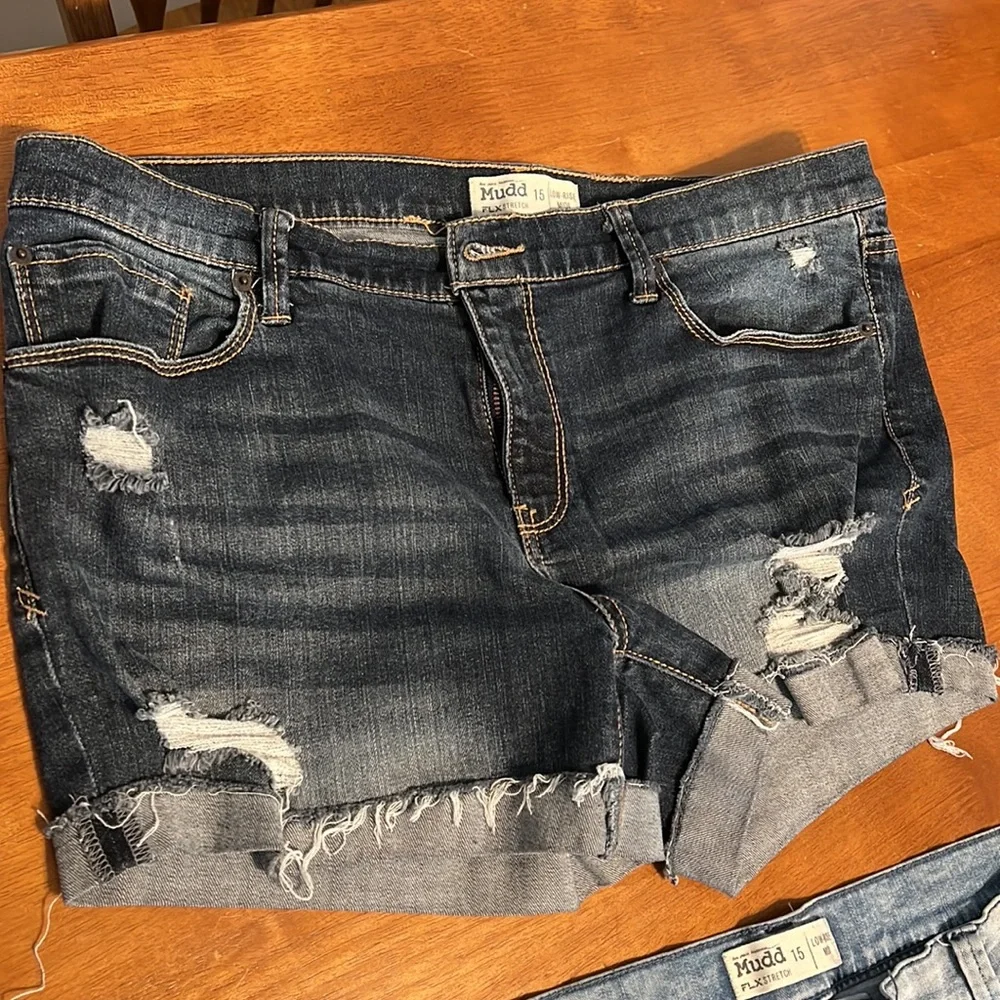 Bundle of distressed Mudd Low Rise MIDI shorts - Picture 2 of 8